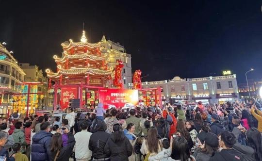 請(qǐng)到廣東過(guò)大年丨汕頭躋身全國(guó)“年味小城”，百變魔方年貨集市開(kāi)市